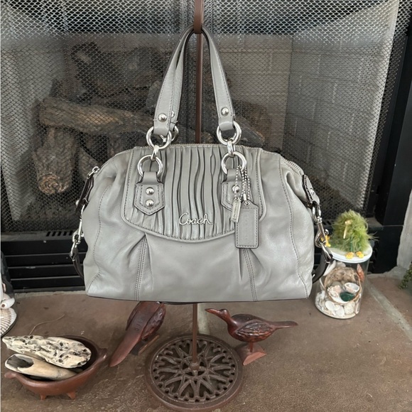 Vintage 2012 pre-loved Coach Ashley, light gray with pink lining. - Picture 1 of 8